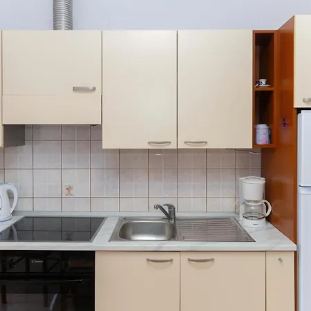 In With House Sea View Apartamento Makarska