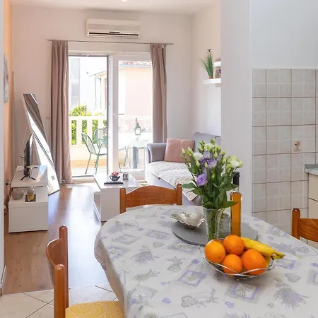 In With House Sea View Apartamento Makarska