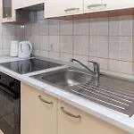 In With House Sea View Apartman