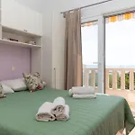 In With House Sea View Apartman