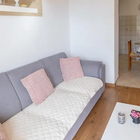 Apartman In With House Sea View *