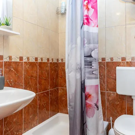 Апартаменти In With House Sea View *