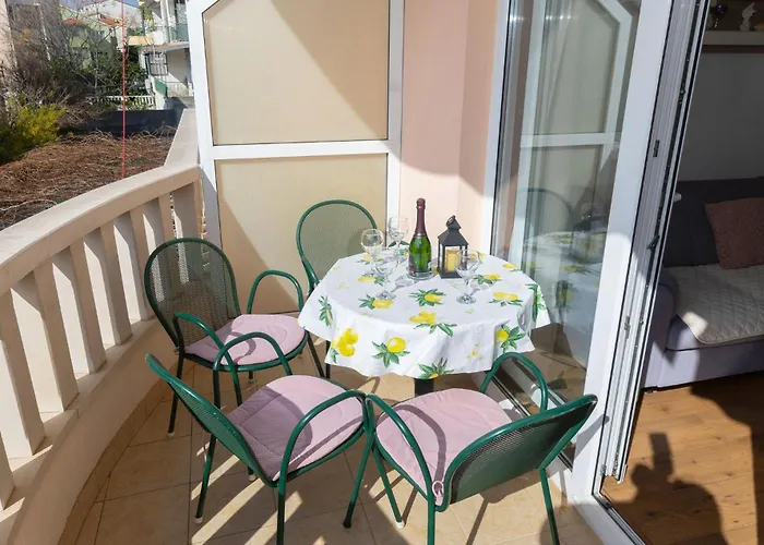 In With House Sea View מאקרסקה